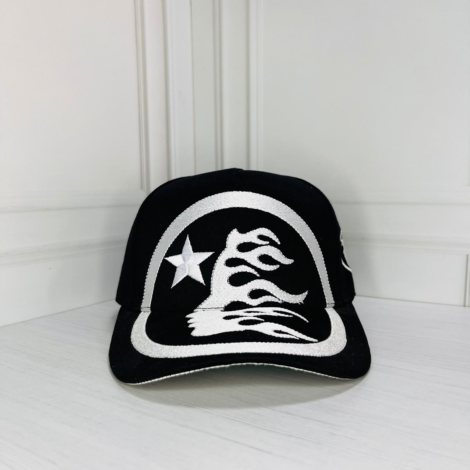 Gorra Premium Flame Edition – Negra