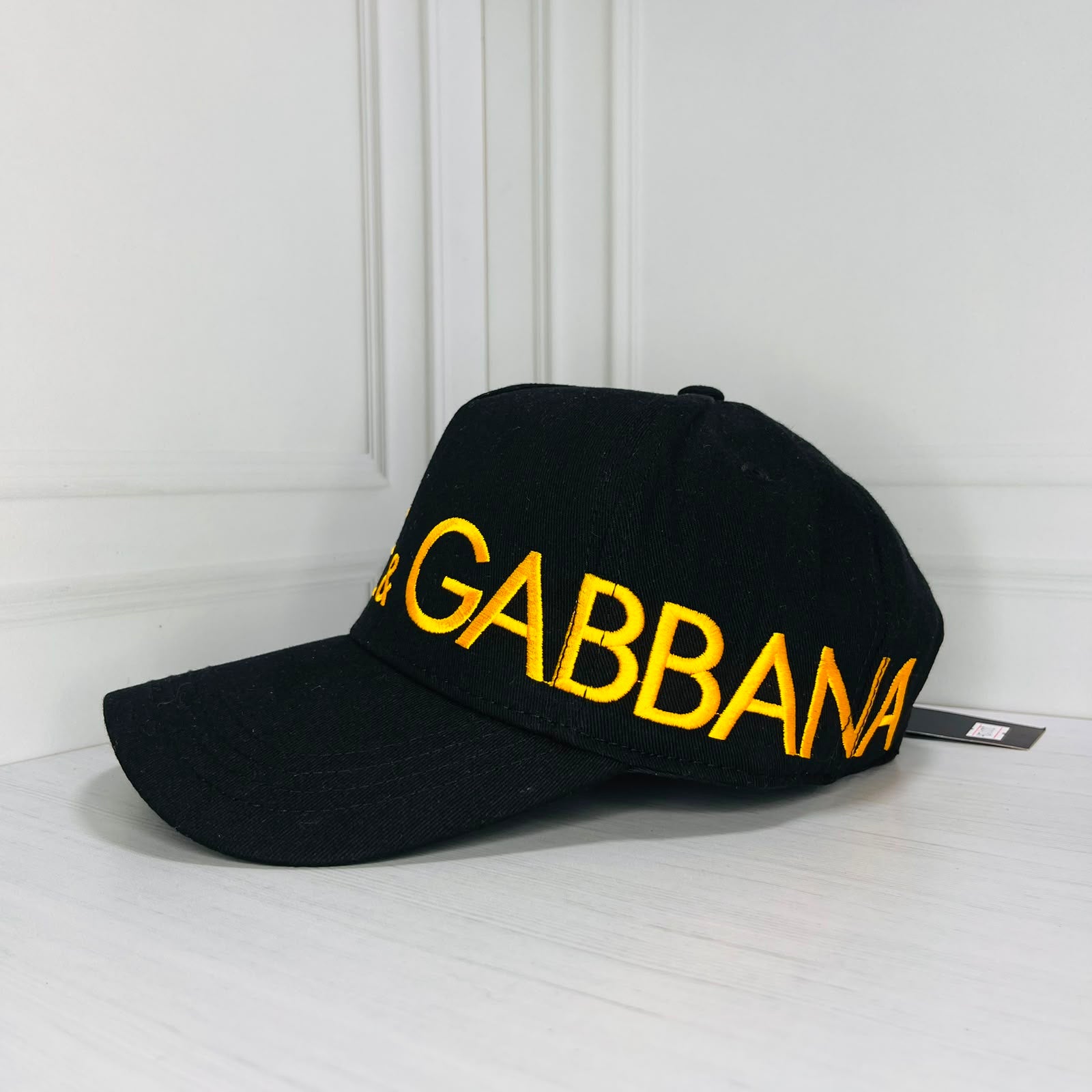 Gorra Negra Bordada Estilo Luxury