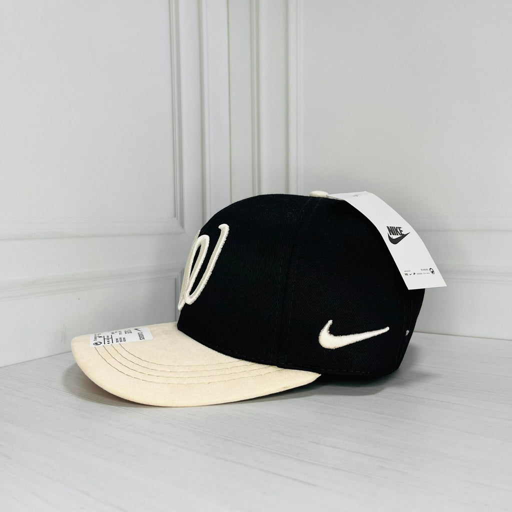 Gorra Classic W Negra con Visera Beige