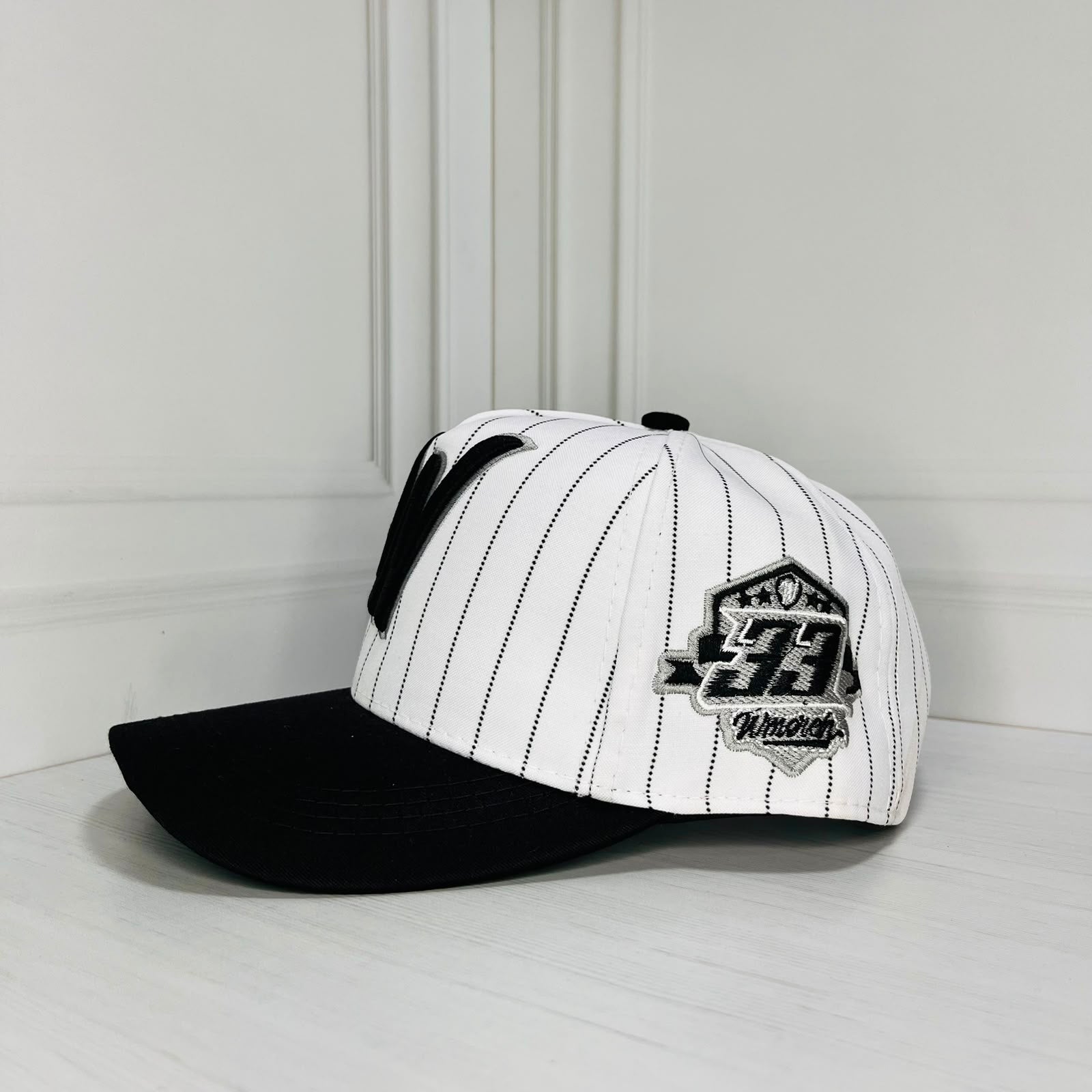 Gorra Classic W Blanca Rayas Negras