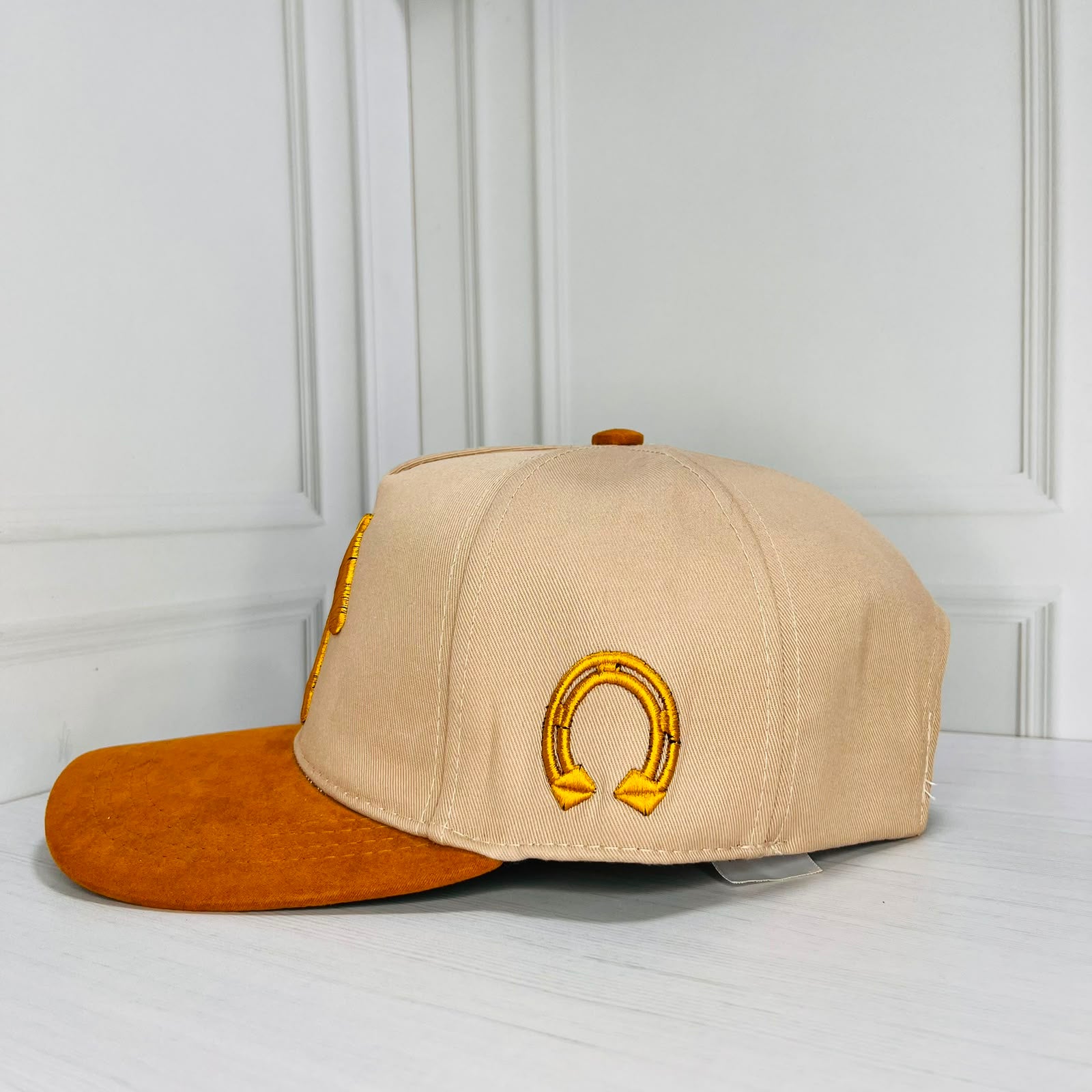 Gorra Golden Horse Beige